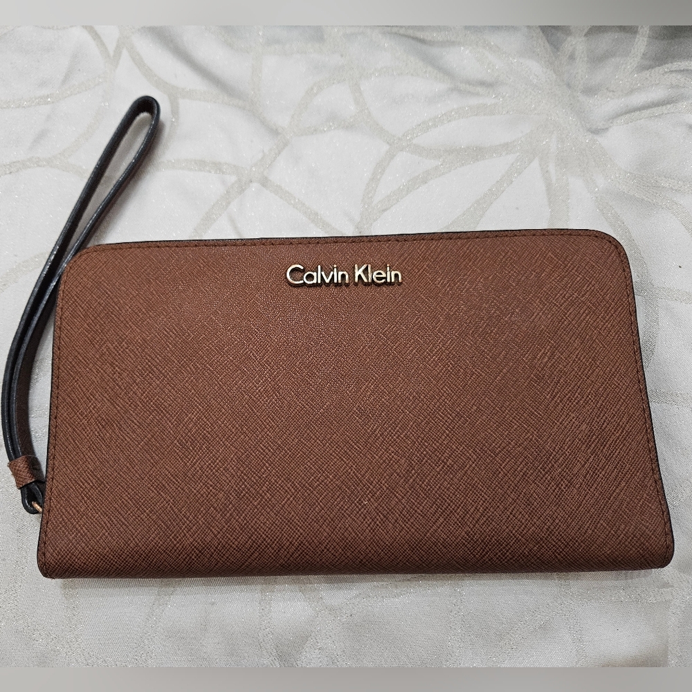 CALVIN KLEIN Wallet/Wristlet Brown
